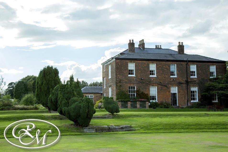 Rowley Manor Hotel Little Weighton Exterior photo
